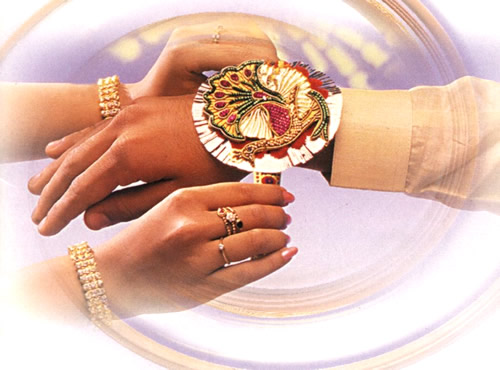 Welcome Raksha Bandhan with a Sparkling Diamond Rakhi!!