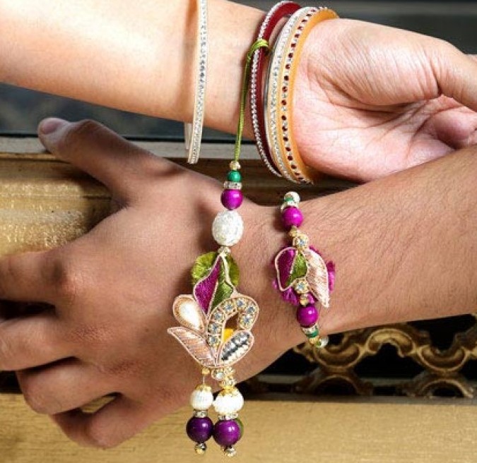 Love that goes World wide – Light up Your Brother in USA with Adoring Rakhi!