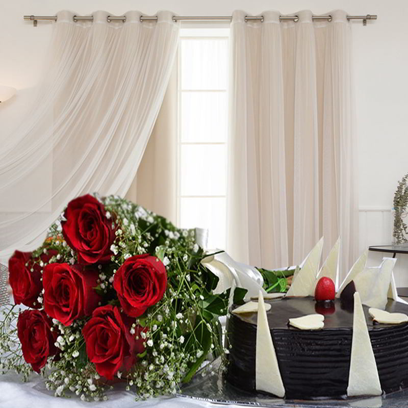 Red Rose and Chocolate Cake Surprise