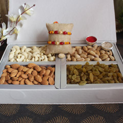 Toothsome Rakhi combo